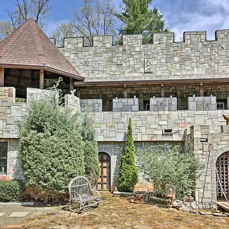 Unique Murphy Retreat With Hot Tub, Pond And Waterfall